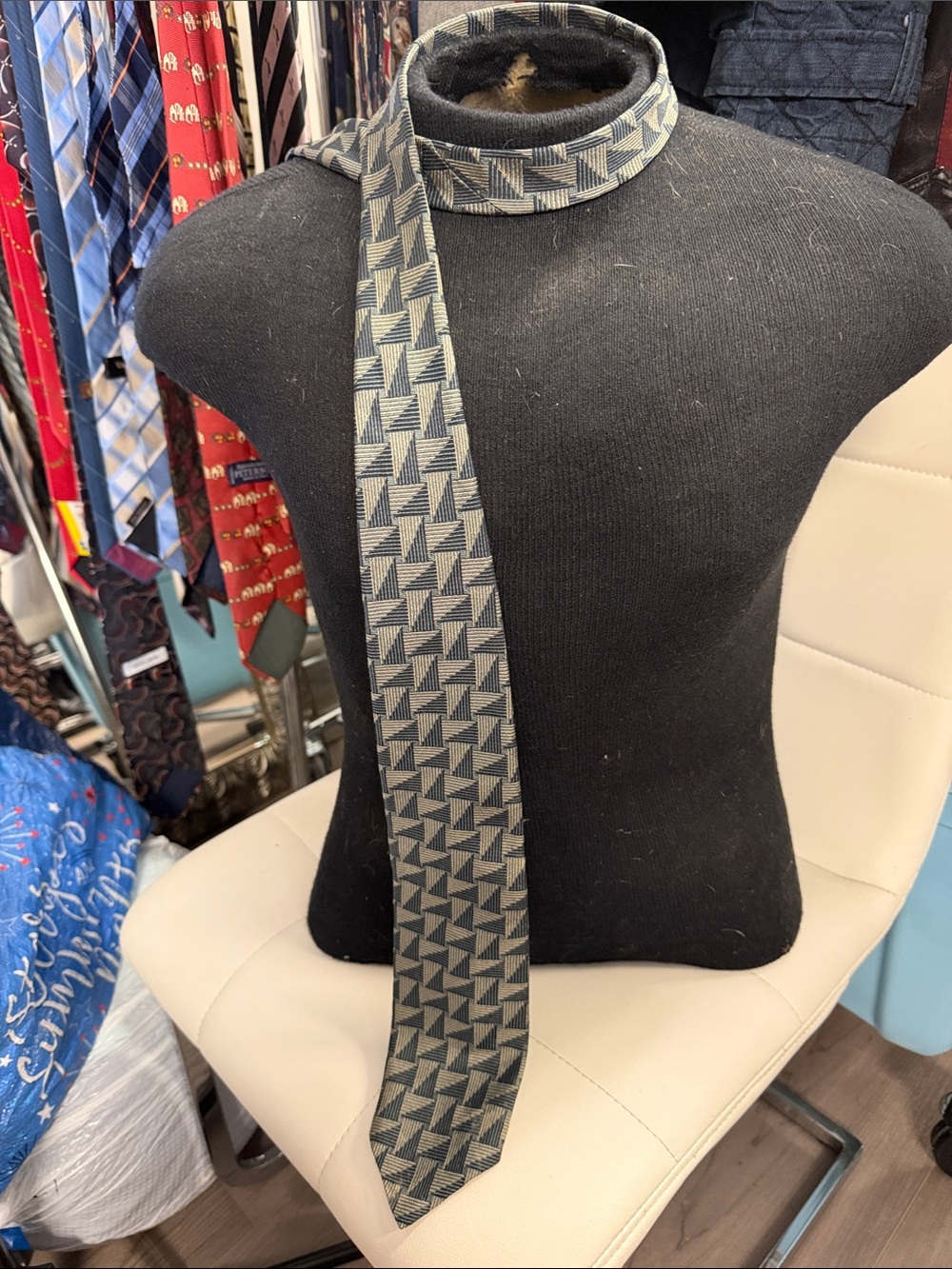 Vintage Jacob Roberts Jacard geometric tie